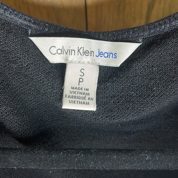 Cold-Shoulder Top - Picture 2 of 3